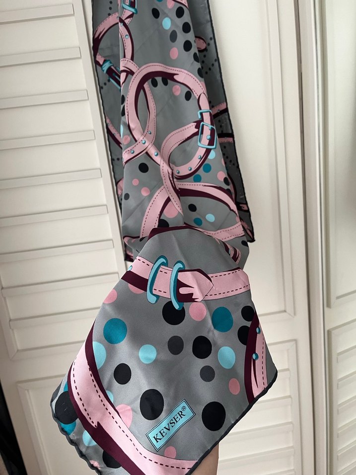 Gri Desenli Kadın Fular - Görsel 2