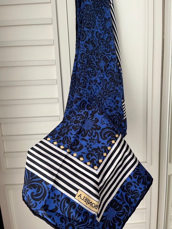 Mavi Desenli Kadın Fular - Görsel 2