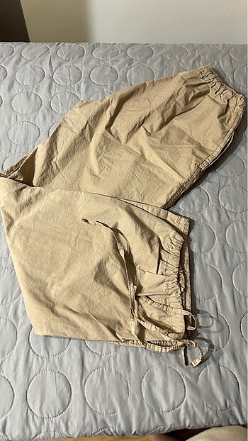 Stradivarius Stradivarius bej rengi paraşüt pantolon
