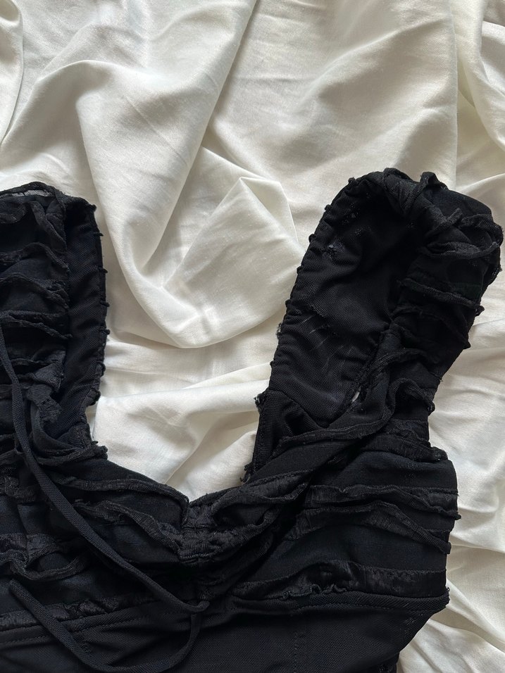 Siyah Gotik Fırfırlı Strappy Büstiyer - Görsel 2