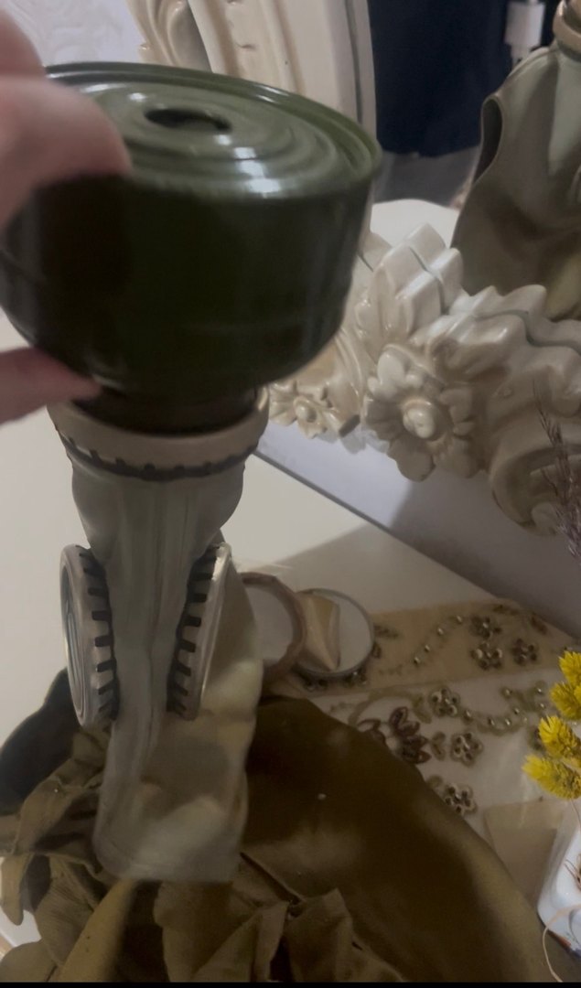 Gaz maskesi Bej ve Gri Aksiyon Figürü - Görsel 3