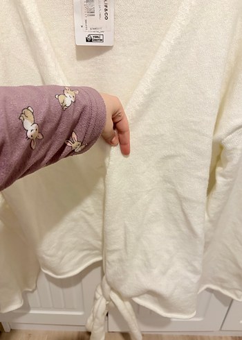 Beyaz V Yaka Örgü Salaş Kazak - Görsel 4