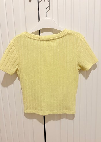 Sarı Pilili Kısa Kollu Kadın Tişört - Görsel 3