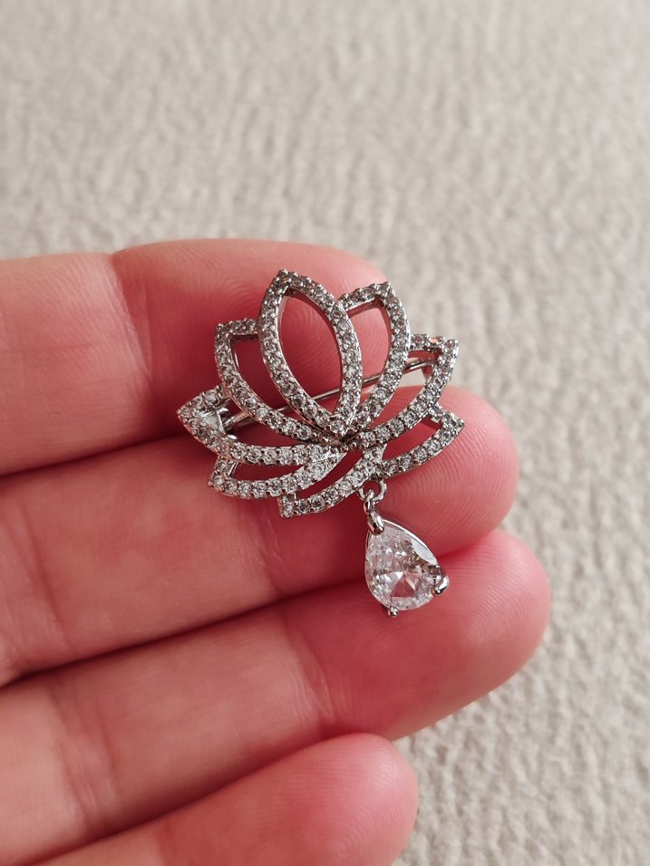 Taş İşlemeli Parlak Lotus Broş - Görsel 2