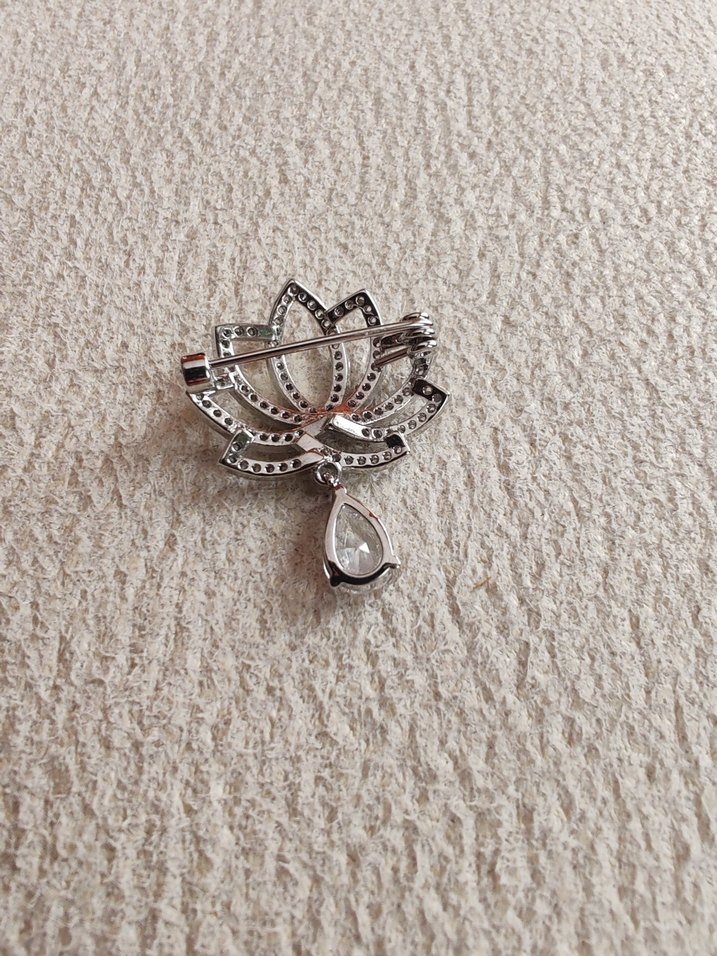 Taş İşlemeli Parlak Lotus Broş - Görsel 3