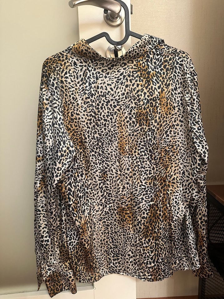 Leopar Desenli Kadın Gömlek - Görsel 2