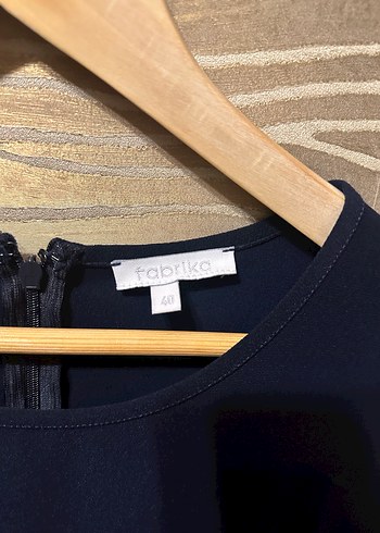 Kolsuz Lacivert Elbise Kırmızı Şeritli - Görsel 3