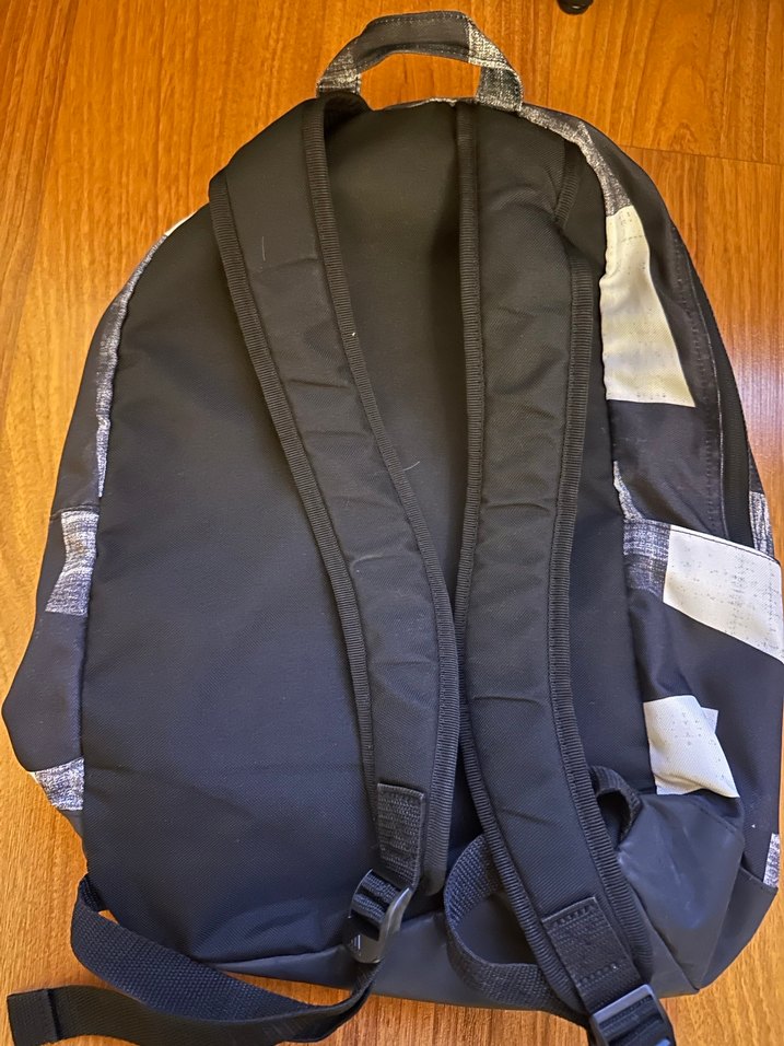 Adidas Siyah Beyaz Desenli Kadın Sırt Çantası - Görsel 2