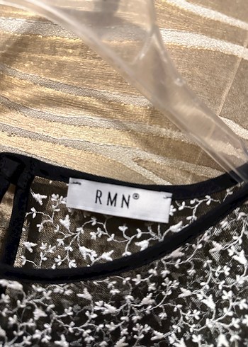 RMN Marka işlemeli elbise - Görsel 3
