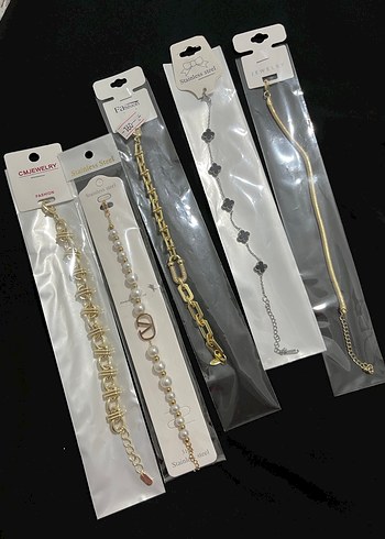 Zincir Detaylı Parlak Altın Kadın Bileklik - Görsel 4