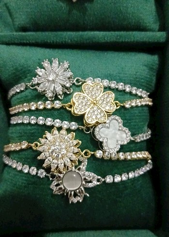 Altın Renkli İşlemeli Payetli Kadın Bileklik - Görsel 2