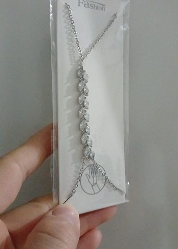 Minimalist Zincir Detaylı Kadın El Zinciri - Görsel 2