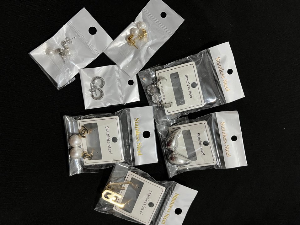 Renkli Payetli Mini Küpeler - Görsel 3