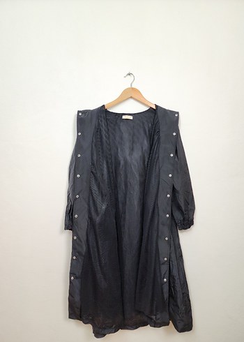 Düğmeli Siyah Uzun Kadın Yağmurluk - Görsel 4