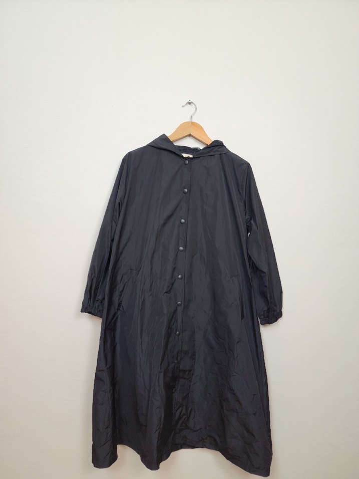 Düğmeli Siyah Uzun Kadın Yağmurluk - Görsel 2