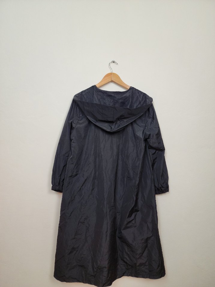 Düğmeli Siyah Uzun Kadın Yağmurluk - Görsel 3