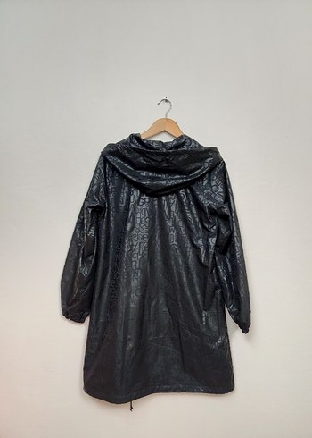 Siyah Yılan Desenli Deri Kadın Yağmurluk - Görsel 4