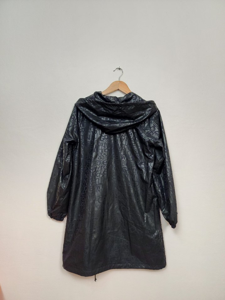 Siyah Yılan Desenli Deri Kadın Yağmurluk - Görsel 4