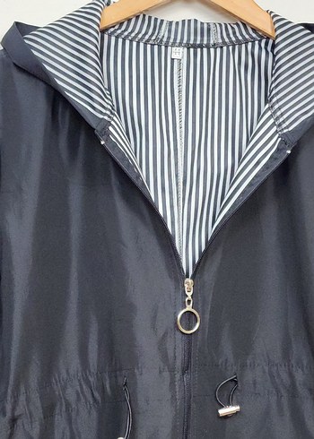 Düğmeli Siyah Uzun Kadın Yağmurluk - Görsel 4