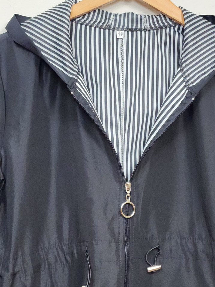 Düğmeli Siyah Uzun Kadın Yağmurluk - Görsel 4