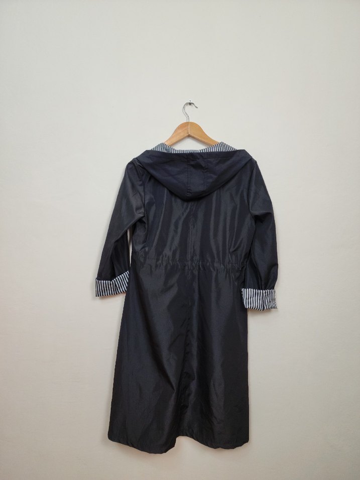 Düğmeli Siyah Uzun Kadın Yağmurluk - Görsel 5