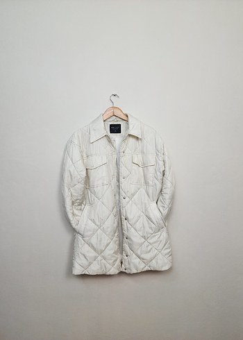 Düğmeli Beyaz Kadın Kapitone - Görsel 3