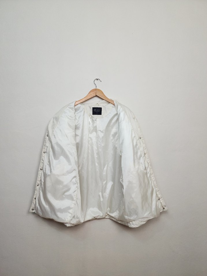 Düğmeli Beyaz Kadın Kapitone - Görsel 5