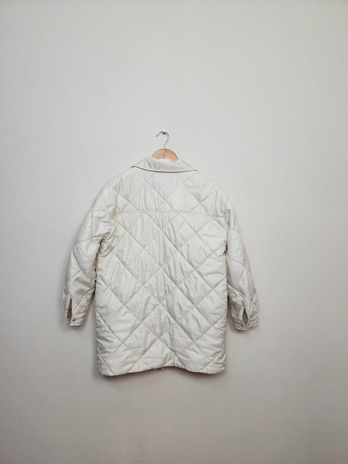 Düğmeli Beyaz Kadın Kapitone - Görsel 2