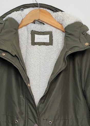 Düğmeli Kapüşonlu Kadın Mont - Görsel 3