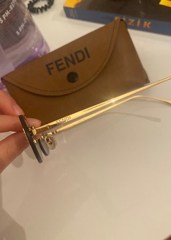 Fendi Altın Kadın Gözlükleri - Görsel 3