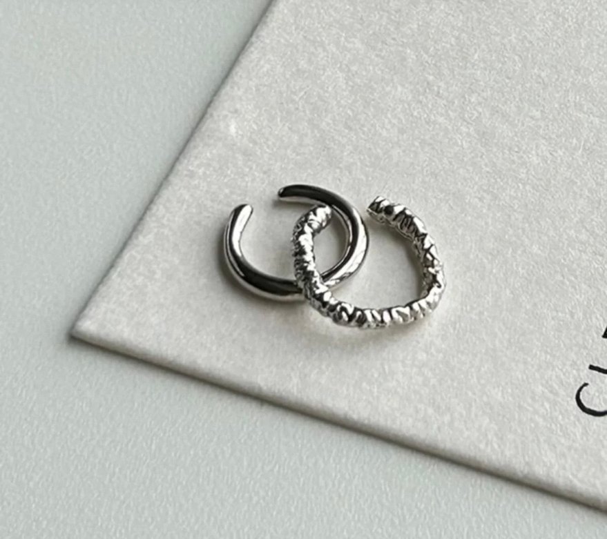 Yılan Desenli Minimalist Midi kıkırdak küpe - Görsel 2