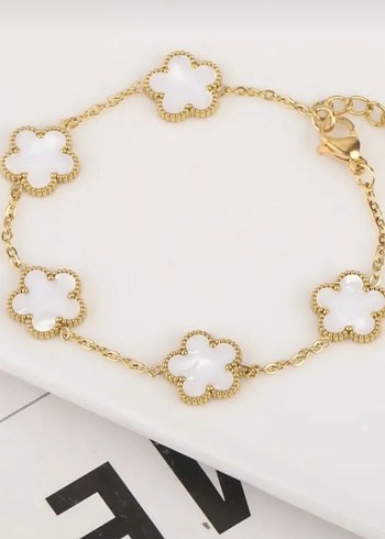 Zincir Detaylı Beyaz Çiçek Desenli Bileklik - Görsel 2