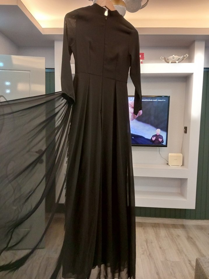 Drapeli Siyah Uzun Kollu Gotik Abiye Elbise - Görsel 4