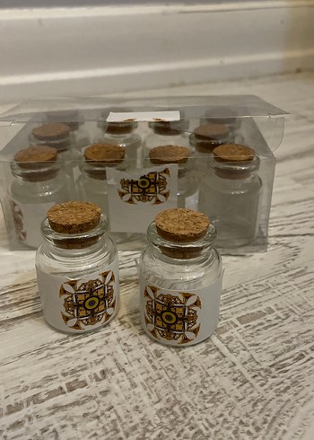 Bej Küçük Makyaj Düzenleyici Şişeleri - Görsel 3