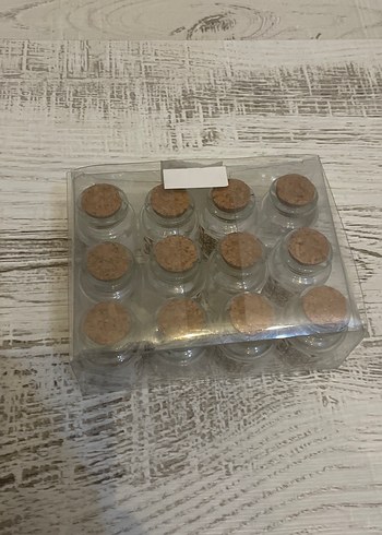 Bej Küçük Makyaj Düzenleyici Şişeleri - Görsel 2