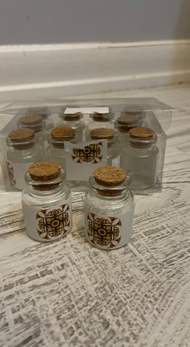 Bej Küçük Makyaj Düzenleyici Şişeleri - Görsel 3