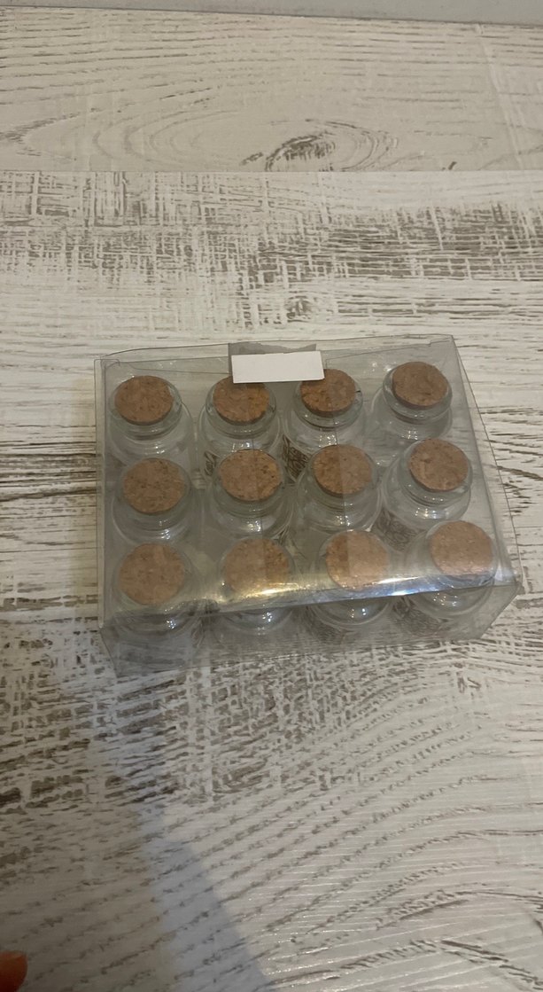 Bej Küçük Makyaj Düzenleyici Şişeleri - Görsel 2