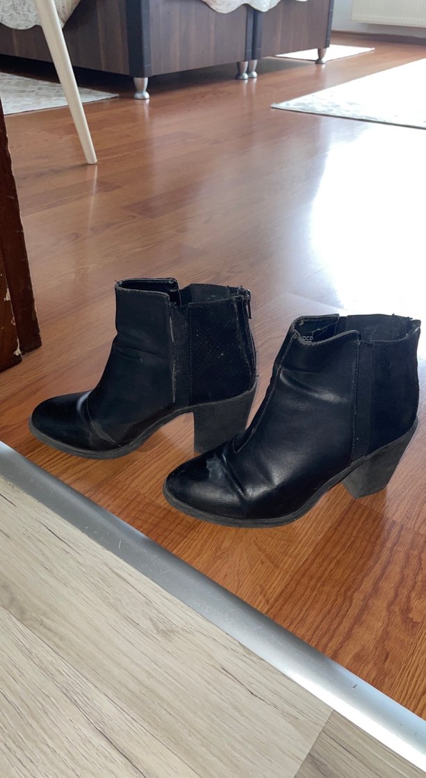 Siyah Deri Goth Kadın Bot - Görsel 3