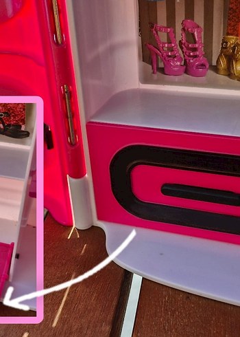 Kırmızı Barbie Oyuncak Bebek Dolabı - Görsel 5