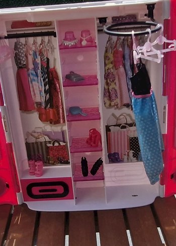 Kırmızı Barbie Oyuncak Bebek Dolabı - Görsel 4