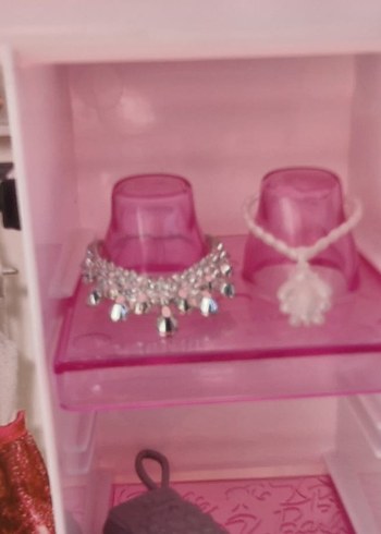 Kırmızı Barbie Oyuncak Bebek Dolabı - Görsel 6