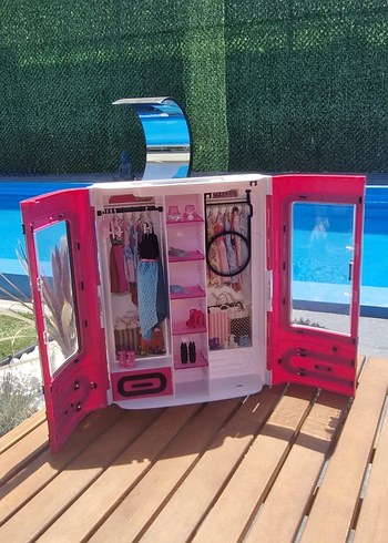 Kırmızı Barbie Oyuncak Bebek Dolabı - Görsel 3