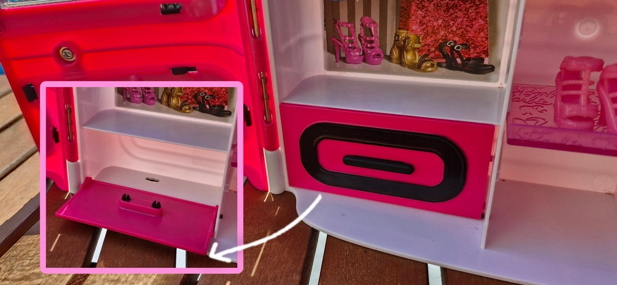 Kırmızı Barbie Oyuncak Bebek Dolabı - Görsel 5