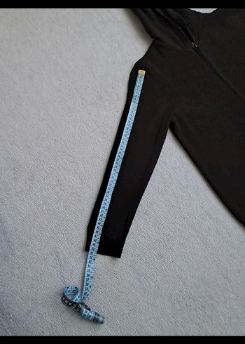 Siyah kapüşonlu triko erkek çocuk - Görsel 2