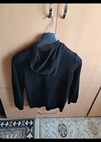 Siyah kapüşonlu triko erkek çocuk - Görsel 4