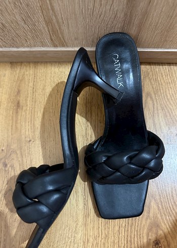 Siyah Örgülü Topuklu Kadın Terlik - Görsel 2