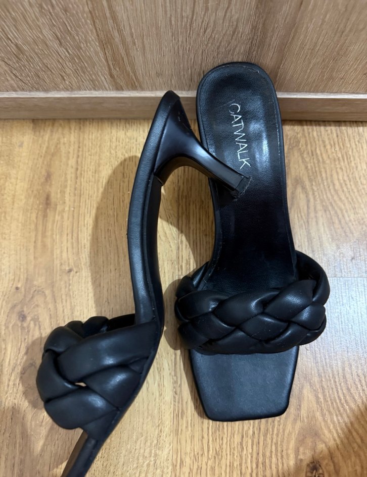 Siyah Örgülü Topuklu Kadın Terlik - Görsel 2