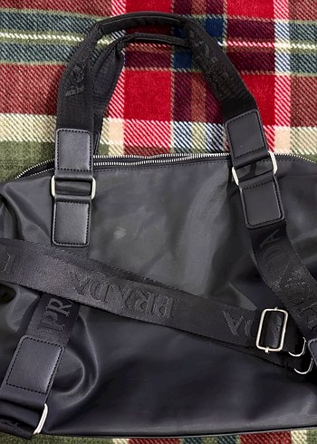 Prada Siyah Parlak Fermuarlı Çanta - Görsel 3