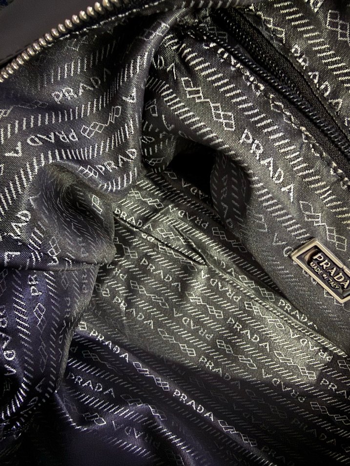 Prada Siyah Parlak Fermuarlı Çanta - Görsel 4