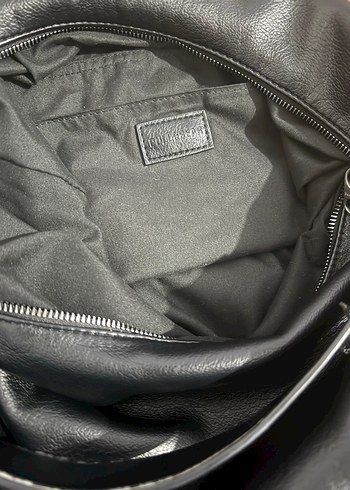 Siyah Parlak Deri Çanta - Görsel 4